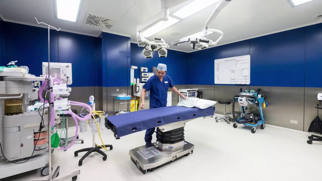 Modern operating room for kneecap dislocation treatment